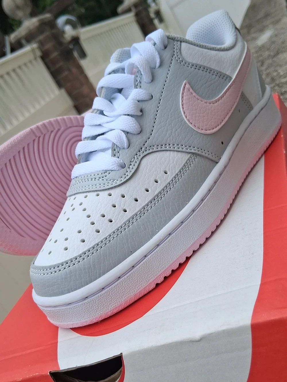 Nike Women's Low-Top Sneakers in Light Gray, White & Pink